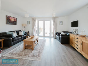 Living Area- click for photo gallery